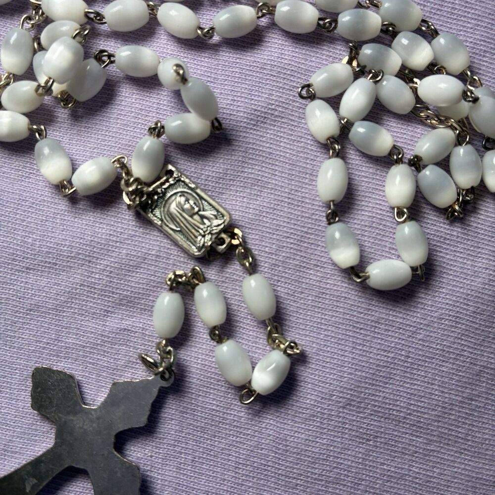 Vintage White Beads Catholic Rosary w Silver Tone Cross Marked Italy in Case - Picture 6 of 7